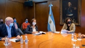 Río Negro firmó el convenio con Nación para producir «Fierritas» en el laboratorio Profarse