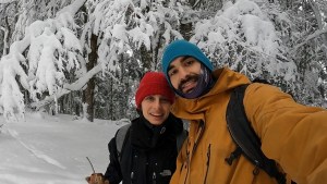 Se despertaron con medio metro de nieve en Villa Pehuenia y no pueden creer lo que pasó después&#8230;