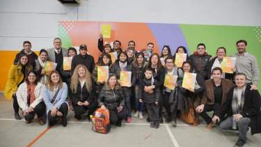 Un total de 68 familias recibieron certificados de tenencias de terrenos en loteos sociales de Regina. (Foto gentileza)