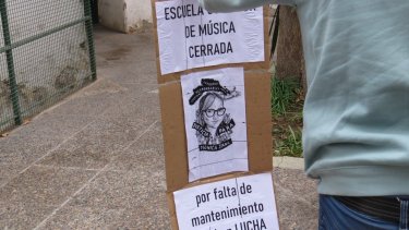 La Escuela Superior de Neuquén se sumó al paro y a la marcha en reclamo de escuelas seguras y por cumplirse un año de la muerte de la docente Mónica Jara. Foto: Facebook Escuela Superior de Música