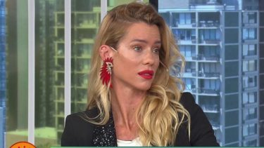 Nicole Neumann se mostró sorprendida por el reclamo de su pareja, Manu Urcera.-