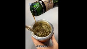 Polémico video: mezclaron el fernet con el mate y generaron el «fermate»