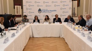 Batakis prometió «disciplina fiscal» ante inversores de Wall Street
