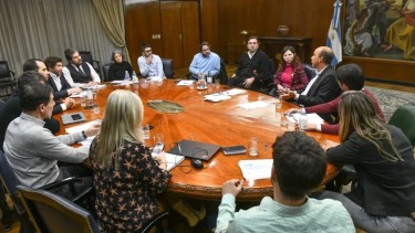 La primera reunión de la flamante ministra y su equipo. 