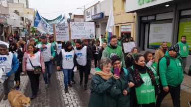 La movilización por el centro de la capital rionegrina. Foto: Marcelo Ochoa.