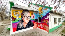 Imagen de El mural de la maestra Mónica Jara que brilla de día y de noche en Barda del Medio