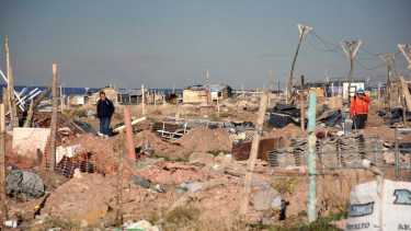 La reubicación de las familias ocupantes de Casimiro Gómez se produjo masivamente en julio (foto Matías Subat)