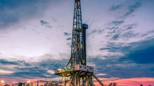 Los Emiratos Árabes Unidos y Arabia Saudita están cerca del límite en la producción de petróleo