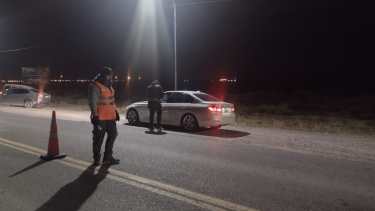 Un hombre fue detenido en Roca por tenencia de un arma y estupefacientes