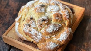 Pan de leche y pasas para disfrutar todos los días
