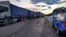 Imagen de Suspenden el operativo para que crucen los camiones varados en Pino Hachado