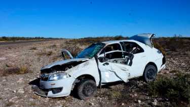 Una mujer se encuentra en grave estado tras un vuelco en la zona de Paso Córdoba en Roca