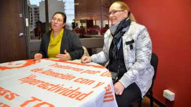 Ariadna y Julieta se conviertieron en las referentes provinciales de la Lucha por el TDAH. Foto Alejandro Carnevale