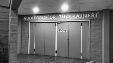 El Auditorio tiene una superficie total de 390 m2. y cuenta con 203 butacas.