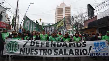 Finalizó la marcha regional, con epicentro en Roca, que contó con más de 2000 manifestantes de ATE y Unter. Foto: Juan Thomes