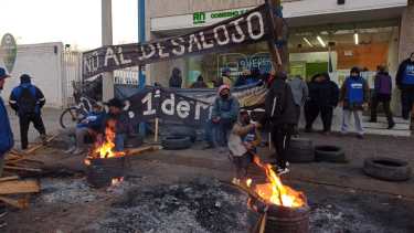 En julio del año pasado, los trabajadores y personas de la CTA tomaron la delegación del Ministerio de Gobierno, en Roca. foto: archivo.