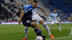 Vélez puso suplentes y también perdió de local