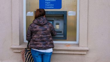 El pago de indumentaria a estatales de Río Negro se completará este miércoles con el depósito de la segunda cuota.  Foto Archivo: Marcelo Ochoa


Foto: Pablo Leguizamon