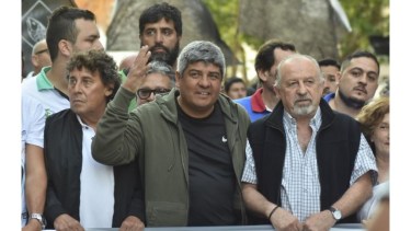 Los secretarios generales de la CTA Autonoma, Pablo Micheli, CTA de los Trabajadores, Hugo Yasky y el secretario adjunto de Camioneros, Pablo Moyano. Foto: Noticias Argentinas. 