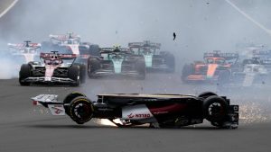 Espectacular accidente en el comienzo de la Fórmula 1 en Silverstone