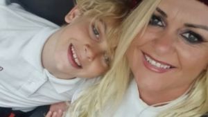 La historia de Archie Battersbee, el niño que quedó en coma tras un reto de TikTok