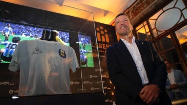 La emblemática camiseta que Diego uso en la final del '86 regresará al país.