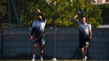 Molini y Crespo, dos arqueros fiables para el Albinegro. (Foto: Prensa Club Cipolletti)
