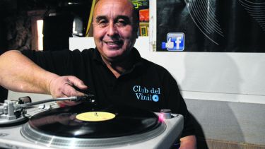 En la casa de Oscar hay más de 2.000 discos de diferentes grupos nacionales y extranjeros. Fotos Andrés Maripe