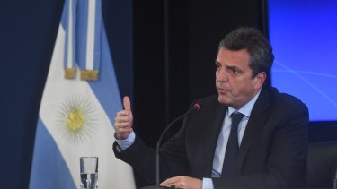 Massa anunció una serie de medidas para intentar contener la crisis económica del país. 