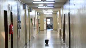 Suspendieron las clases en una escuela de Cipolletti por falta de personal no docente