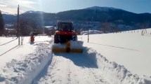 Imagen de El tractor de los mapuches rescató en Aluminé a los crianceros cercados 15 días por un metro de nieve