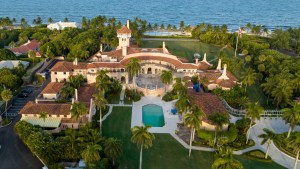 El FBI encontró documentos clasificados en el allanamiento a la residencia de Trump