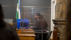 Ya hay cuatro involucrados en la banda que vendía lotes y viviendas sociales en Bariloche