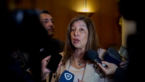 Carreras dijo que la interna de Unter “juega en perjuicio” de los alumnos