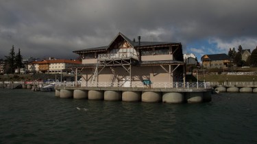 El puerto San Carlos está al pié del Centro Cívico de Bariloche. Foto: Marcelo Martínez