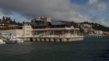 El puerto San Carlos no tiene actividad náutica ni amarres, tampoco su edificio ofrece servicios. Archivo