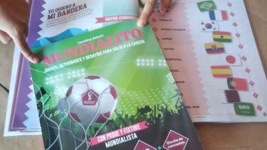El libro Mundialito, que está disponible en todas las librerías del país.