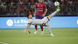 Espectacular gol de Messi en el debut del PSG por la Ligue 1 francesa