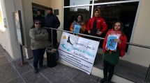 Imagen de No dejaron entrar a la Legislatura a los vecinos que se oponen a cambios en la ley de hidrocarburos