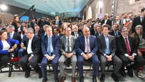 Asunción de Massa: Gutiérrez y Carreras presentes en  el juramento