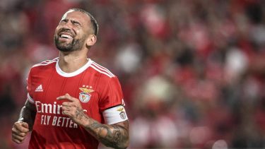 El defensor vio la roja por doble amonestación el triunfo de su equipo.