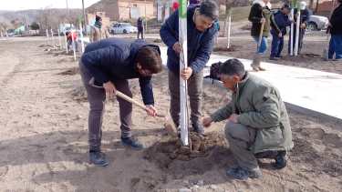 El intendente Raúl Hermosilla y el responsables del Programa Forestal, Abdel Nasif, coordinaron la jornada. Foto: Abdel Nasif.