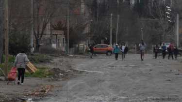 La obra beneficiará a 694 familias del barrio Fiske Menuco que se encuentra ubicado sobre calle Del Libertador, al este de Roca. Foto Juan Thomes