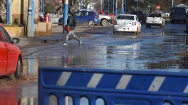 En calle 9 de Julio, los problemas en la red cloacal son constantes. (foto: Juan Thomes)