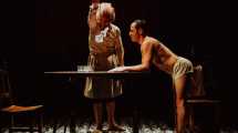 Imagen de Teatro: «Los santos», el circo en una mesa