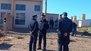 Toma de casas en Vaca Muerta: son de un plan de viviendas y aseguran que hay 60 familias