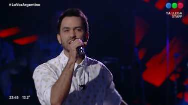 Gastón Bell interpretó un tema de Gustavo Cerati en La Voz Argentina. Foto: Captura video