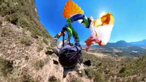 Impactante: se enredó con su parapente y se salvó en el último segundo