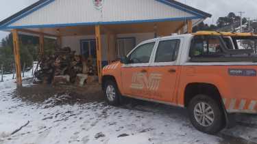 Los agentes de seguridad vial habían perdido el contacto tras la nieve y el viento blanco. Foto: Gentileza. 