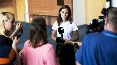 La primera ministra de Finlandia se disculpó por una foto tomada en la residencia oficial